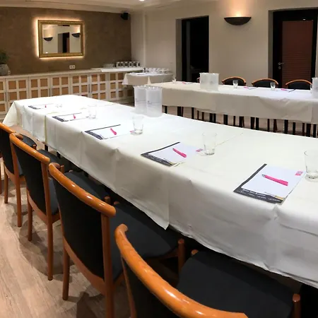 Arte Готель Шверін