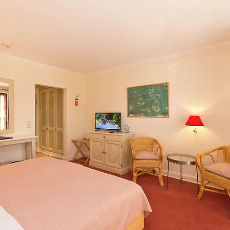 Arte Готель Шверін